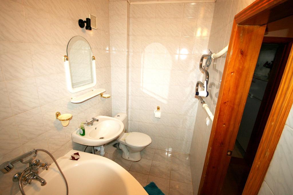 Real Home Apartments- Geroiv Dnipra Metro Station Київ Екстер'єр фото